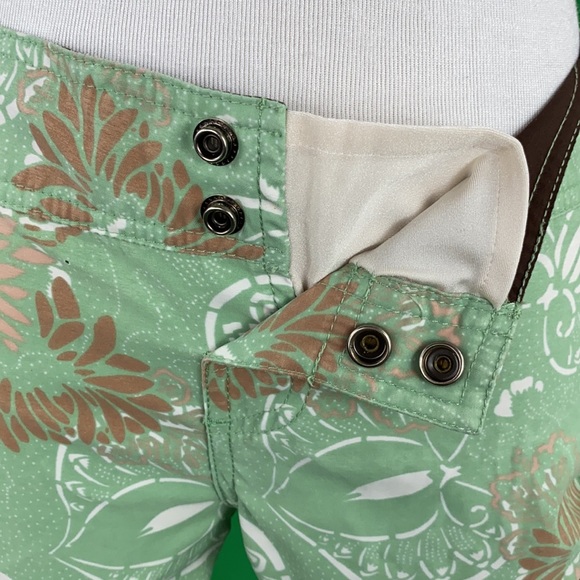 Ripcurl Green Floral Side Cinched Board Shorts - Picture 4 of 16